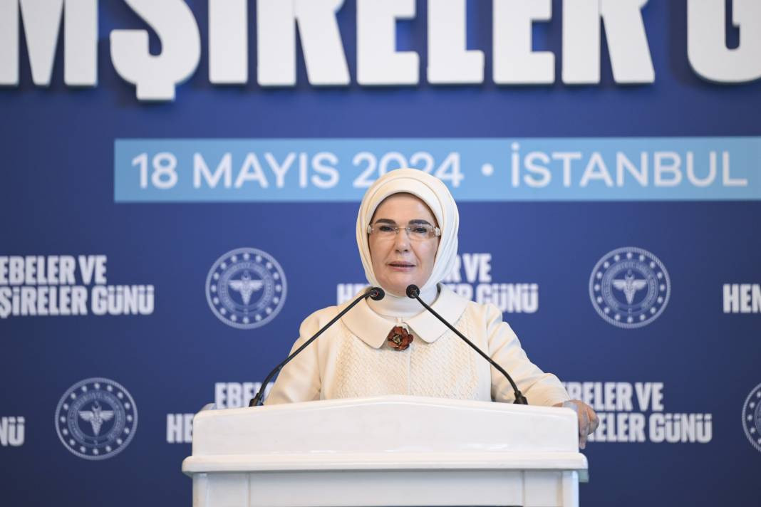 Emine Erdoğan İstanbul’da hemşire ve ebelerle bir araya geldi - Resim: 9